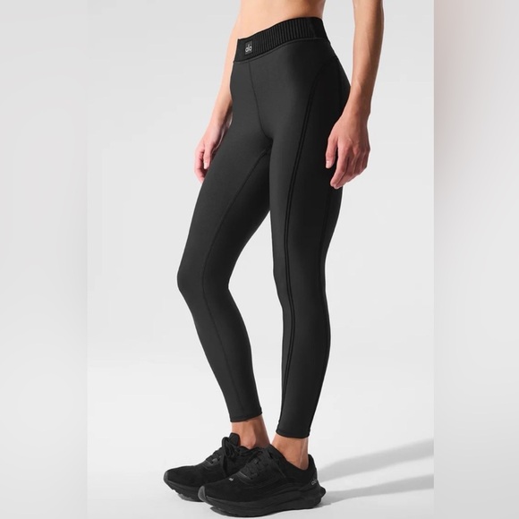 ALO Yoga Pants - NEW Alo Airlift High-Waist 7/8 Line Up Legging
